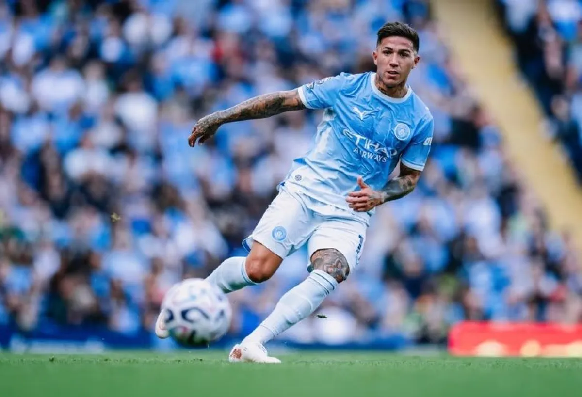 Con aplausos y una asistencia, Enzo Fernández se ganó al Etihad Stadium en su debut