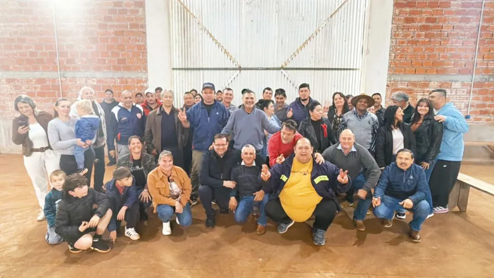 En San Vicente, en la reunión de partidarios, se oficializó la postulación de Castro a gobernador de Misiones.