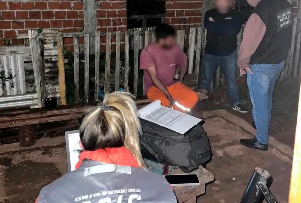 En Garupá la detención se concretó en el barrio Norte y se secuestró un teléfono celular. //Foto: Policía de Misiones.