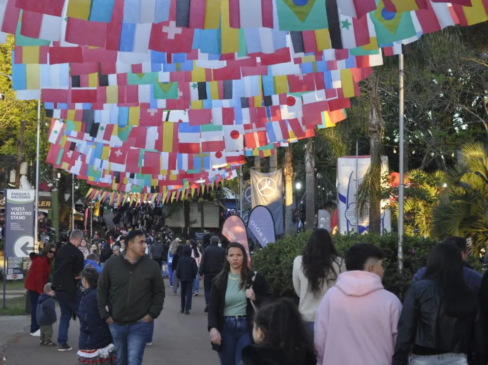 Muchas personas recorrieron el Parque los cuatro días que van de FNI. //Foto: Cristian Valdez.
