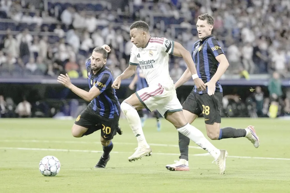 Mbappé abrió la cuenta para Real Madrid en el Santiago Bernabéu. Foto: ap