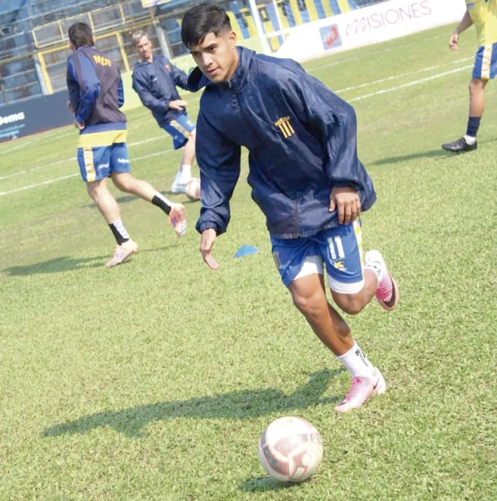 Cáceres se ganó un lugar en el once del Auriazul. Foto: prensa Mitre.