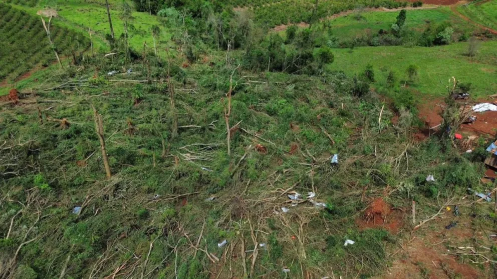 La magnitud del tornado en San Pedro: imágenes aéreas exponen el camino de la devastación
