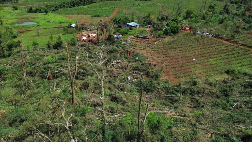 La magnitud del tornado en San Pedro: imágenes aéreas exponen el camino de la devastación