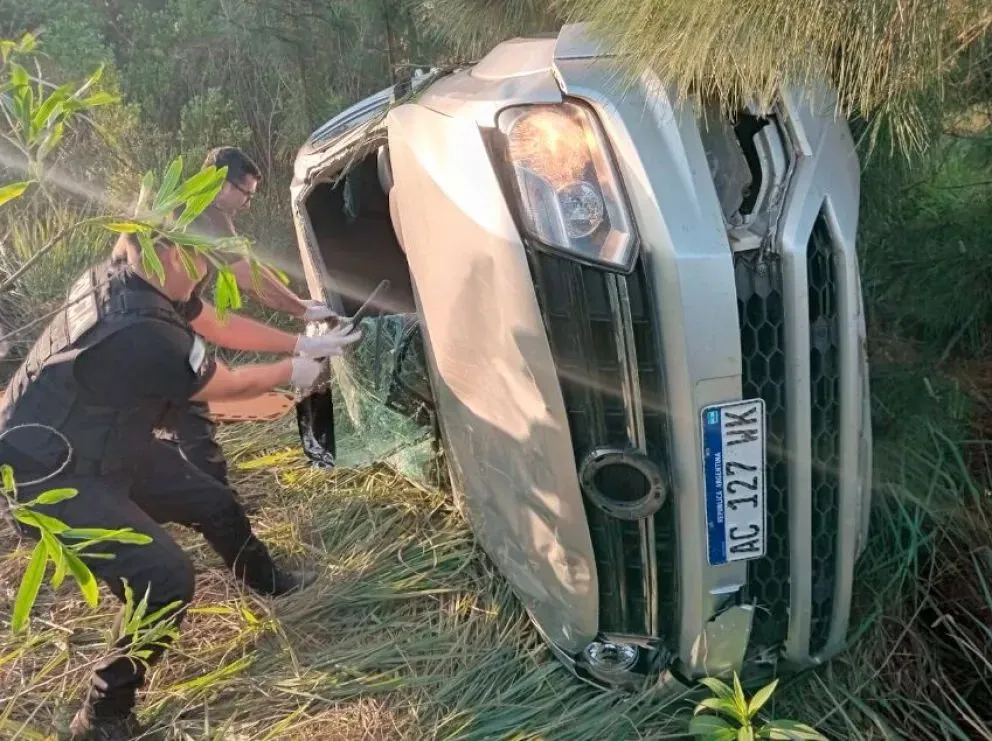 La camioneta despistó tras embestir al gendarme, y su conductor fue detenido.