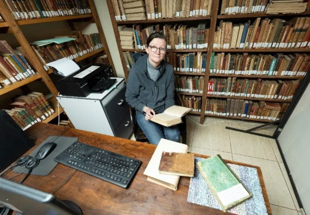 Norma Wionczak presenta su nuevo libro, “San Ignacio Miní (1610-1768): Fuentes para la historia jesuítico-guaraní”. Foto: Marcelo Rodríguez    
