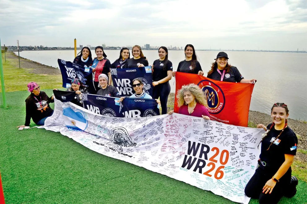 El relevo mundial tuvo su jornada de disfrute en Costa Sur y puso rumbo a Iguazú. “El objetivo es desafiarnos a viajar y cambiar la imagen que la sociedad tiene 	de nosotras”.  Foto: Julián Grondona