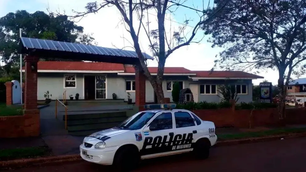 La primera denuncia fue hecha en la comisaría local. 