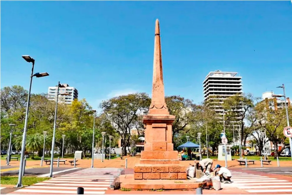 El monolito fue inaugurado en 1929 en agradecimiento por la ayuda posadeña. 