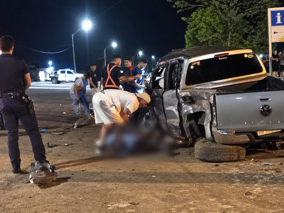 El menor al mando de la camioneta que produjo el siniestro falleció en el hospital.