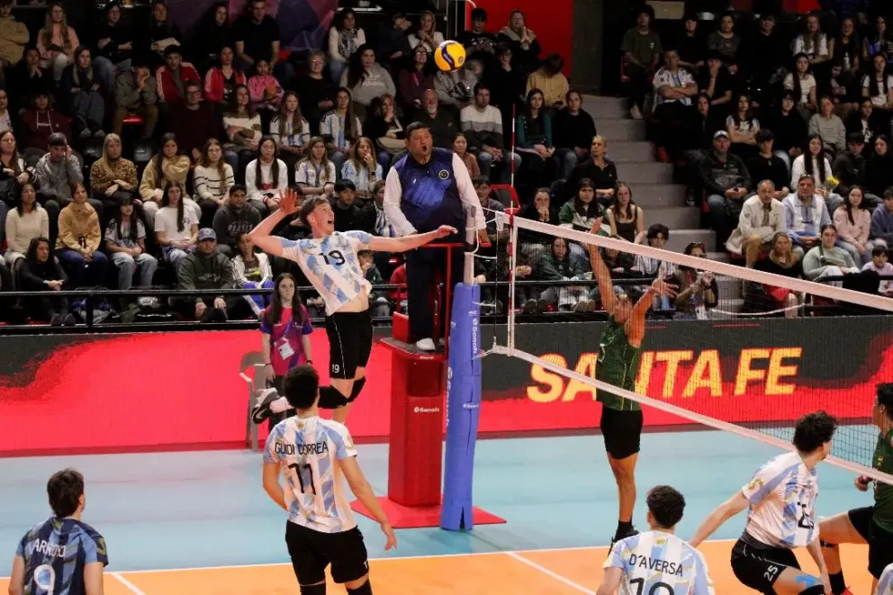 Klaczynski atacando por la punta, el oriundo de Leandro N. Alem, aportó ocho puntos. 