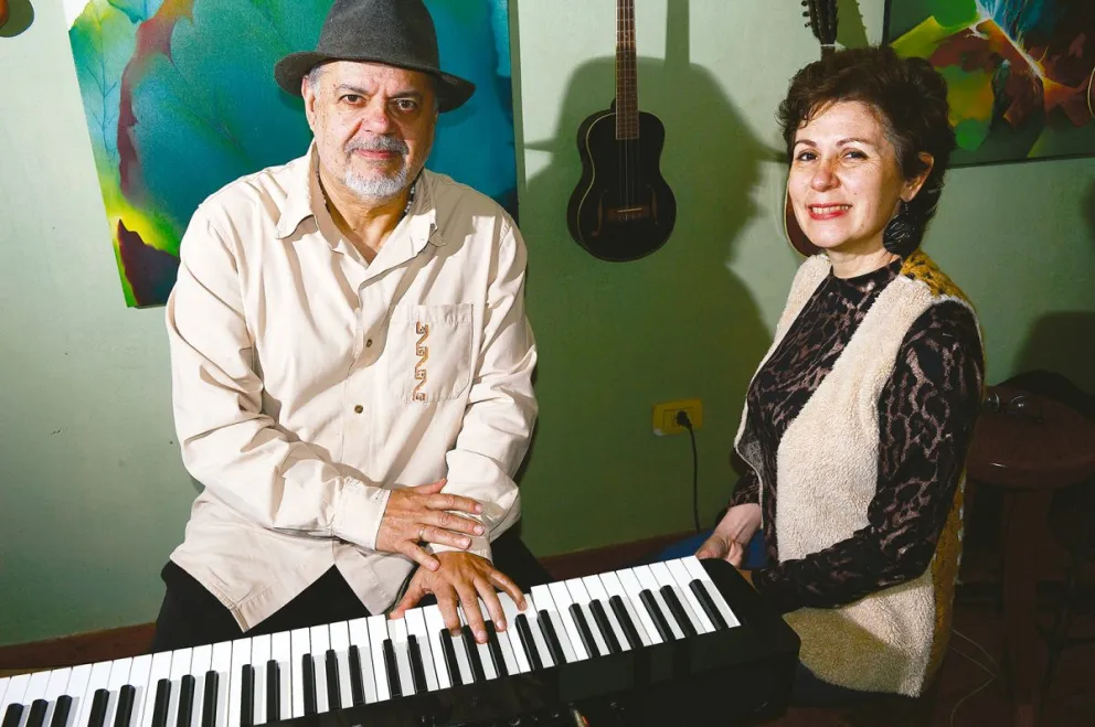 Karoso Zuetta y Nerina Bader eligieron hacer de la música mucho más que una expresión artística, convirtiéndola en una forma de preservar y poner en valor la cultura nativa de la provincia.
Foto: Julián Grondona