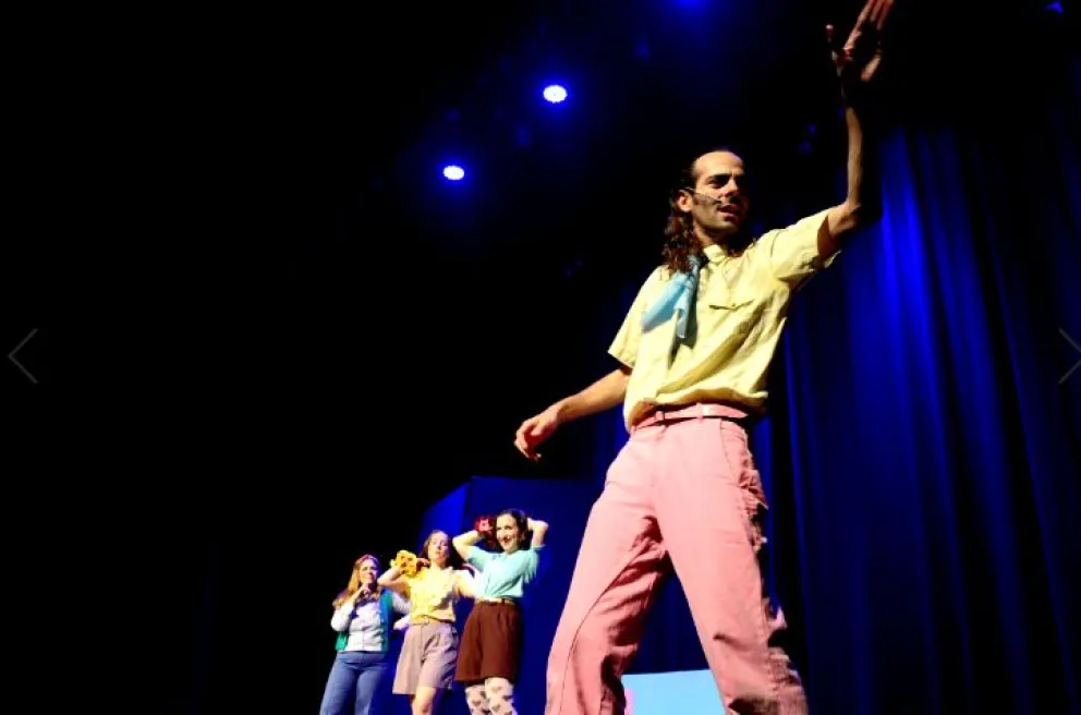 Este miércoles, desde Buenos Aires, llegó al escenario del Teatro Lírico, "El salpicón, un musical para bailar, divertirse y reflexionar, en el marco del Festival Kunumi. Fotos: Julian Grondona 