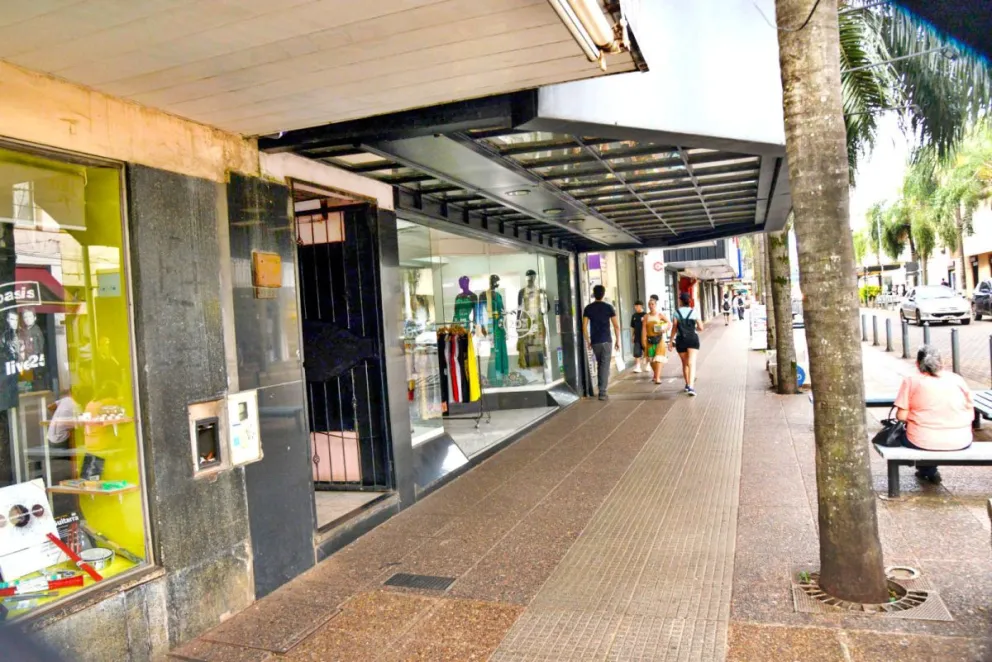 Los comercios en Posadas buscan nuevas formas para sostenerse ante la fuerte caída en las ventas. 