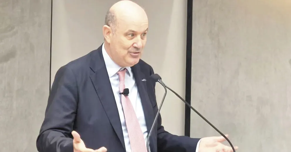 Sturzenegger pide menos exigencias para el registro de empresas.  