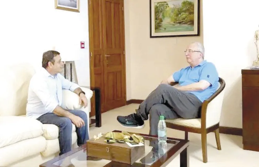 Oscar Herrera Ahuad fue recibido por el gobernador Hugo Passalacqua.