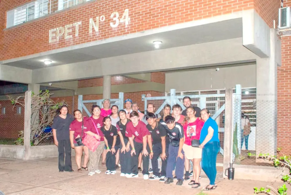 El alias para quienes quieran colaborar con los estudiantes es: fondo.epet34.