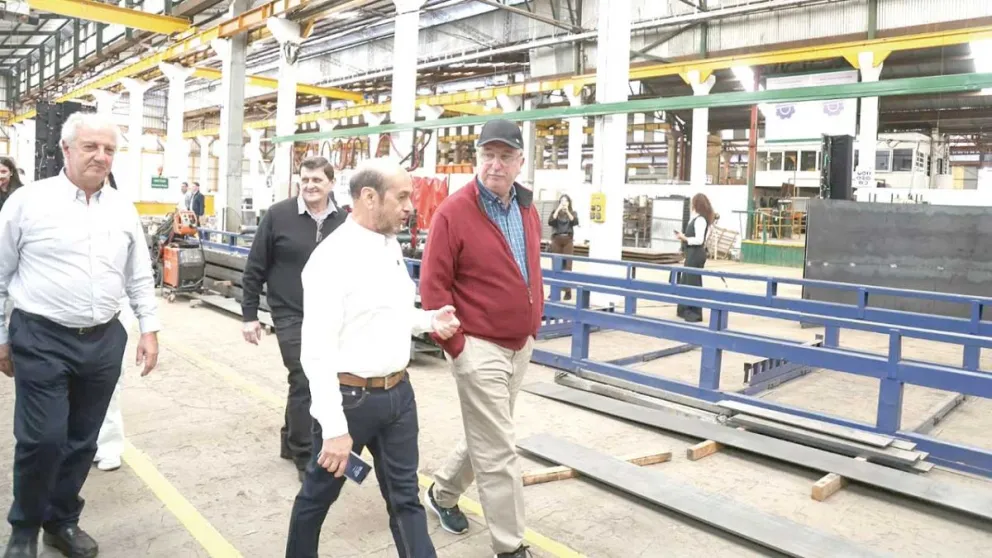 Passalacqua recorrió el nuevo sector de máquinas incorporado.