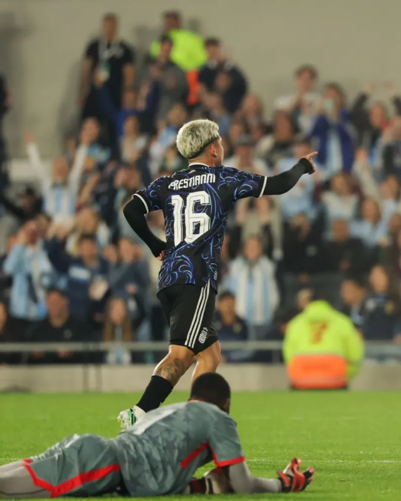 Prestianni anotó su primer gol en la Selección.