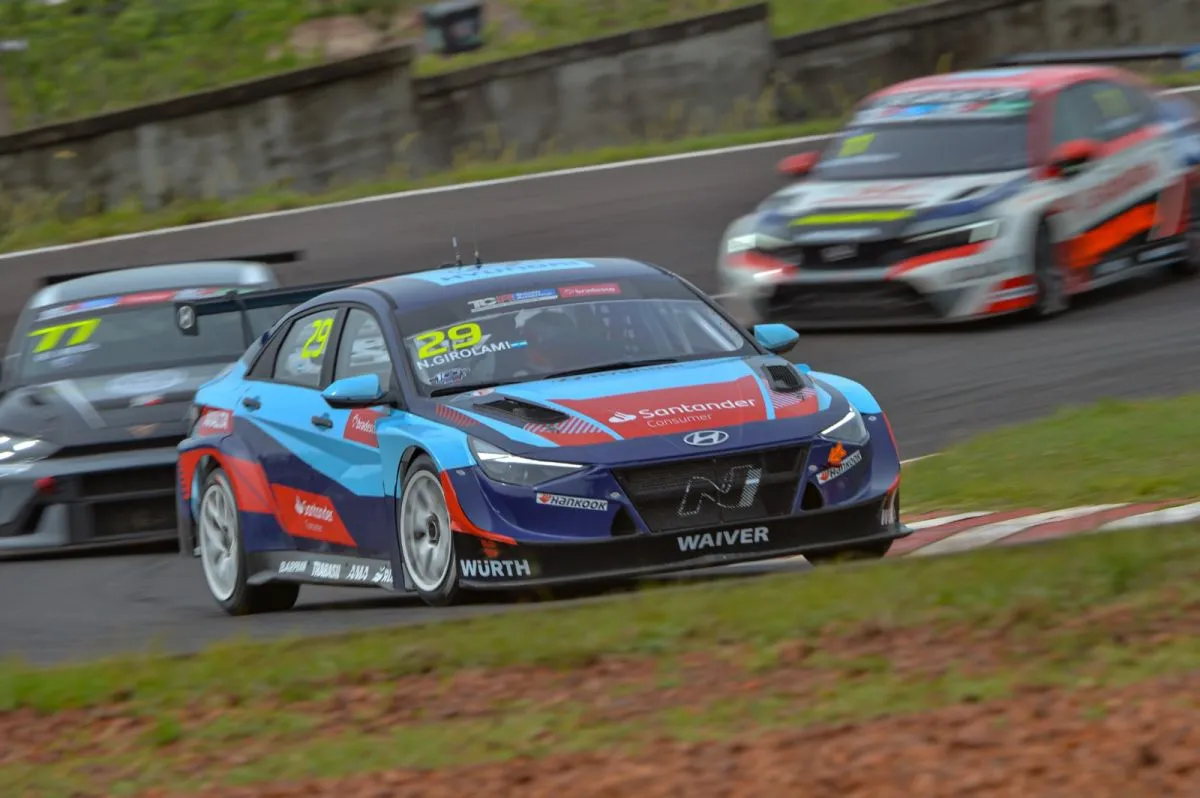 Néstor Girolami se llevó la primera final del TCR South América en Posadas