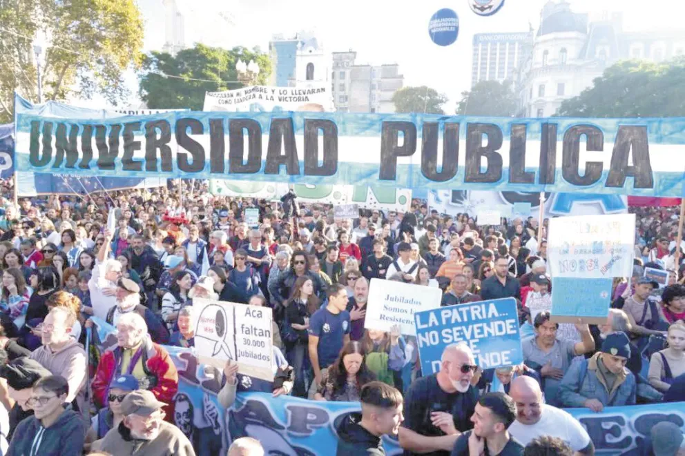 Universidades de todo el país protestan por el financiamiento de Nación.