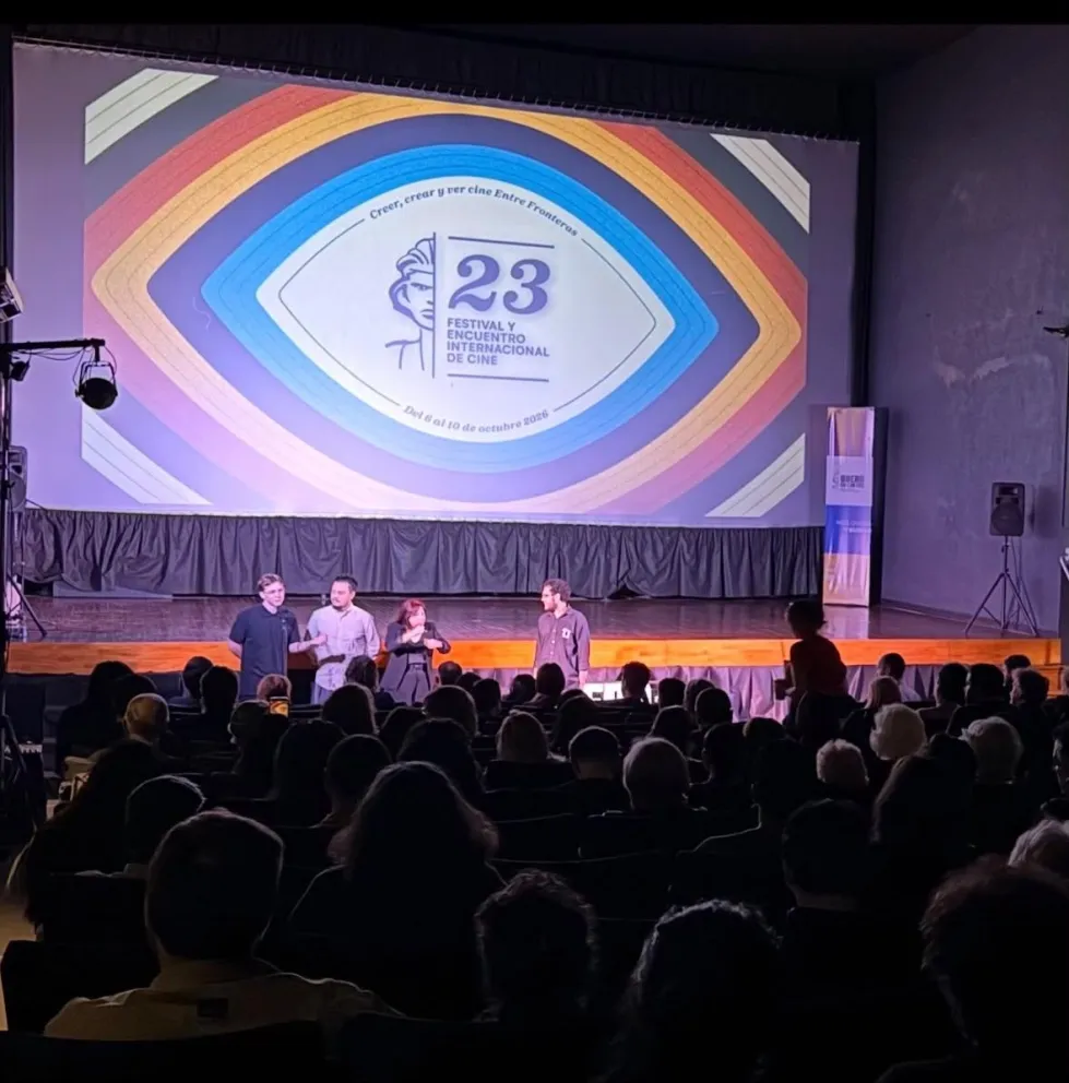 Anoche se realizó el acto apertura del festival, con las primeras proyecciones a sala llena. //Foto: Oberá en Cortos.
