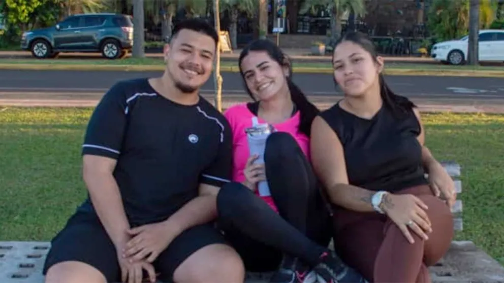 Kevin, Yasmín y Ana aprovecharon el buen tiempo y se dieron una vuelta por la costanera.