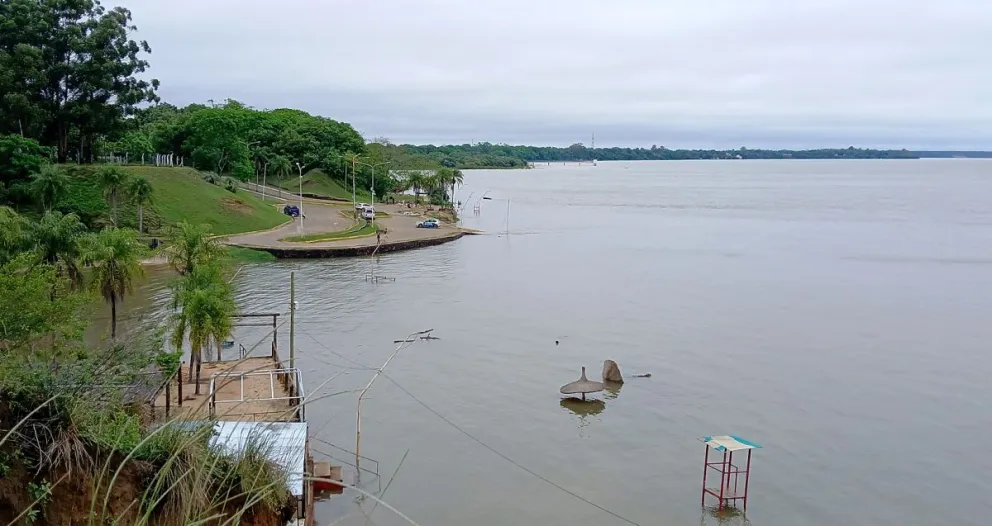 Las playas de Ituzaingó Corrientes están bajo agua. Foto: Matías SÁNCHEZ