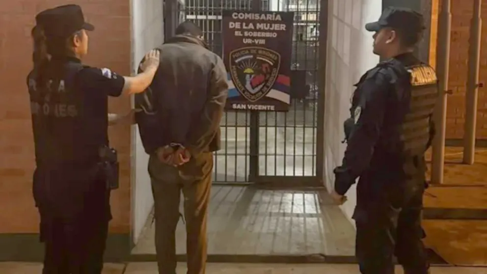 El arresto estuvo a cargo de efectivos de la Comisaría de la Mujer, en conjunto con personal de Bomberos. Foto: Polmis