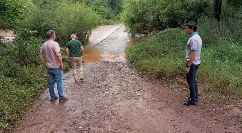 Con el paso vehicular alternado en el puente Paranay, los municipios acondicionan la ex ruta nacional 12 como vía de emergencia 11 Con el paso vehicular alternado en el puente Paranay, los municipios acondicionan la ex ruta nacional 12 como vía de emergencia imagen-10