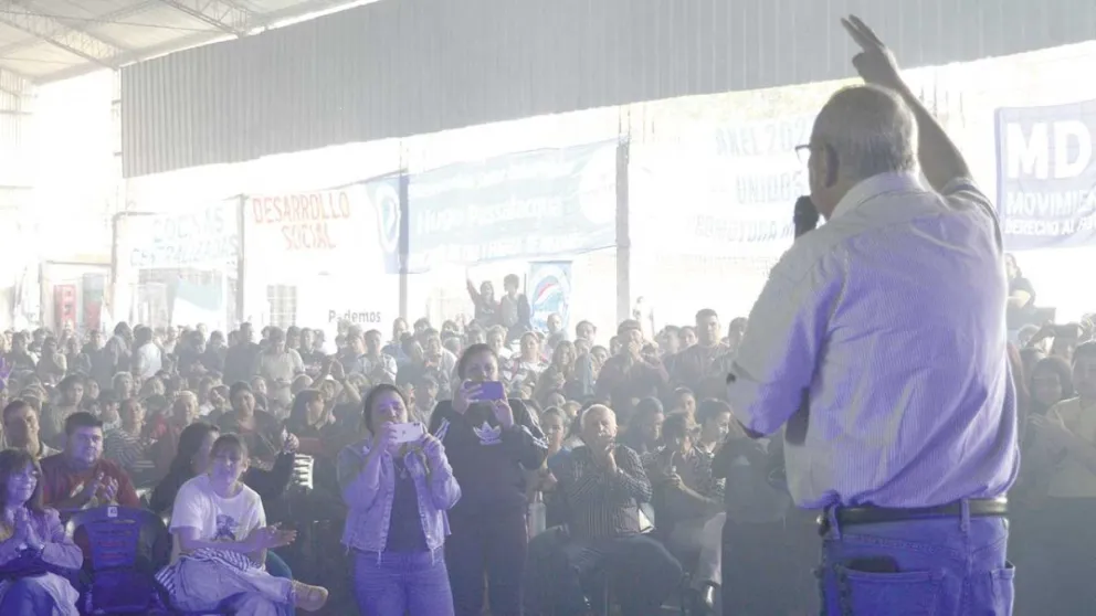 Masiva convocatoria en el acto que se celebró ayer en el club posadeño por calle Entre Ríos. //Foto: Julián Grondona.