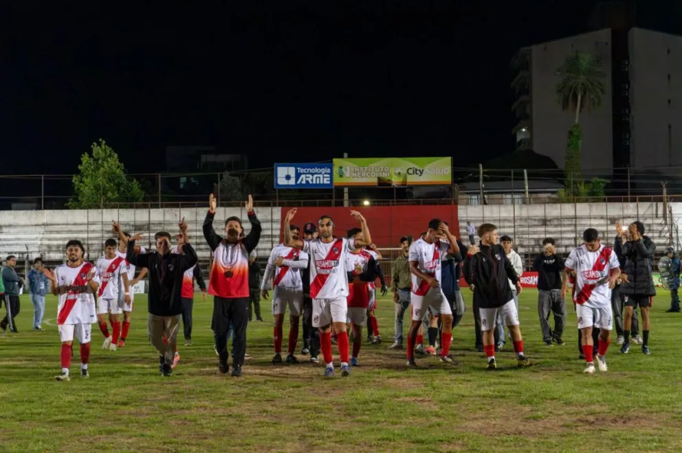 El equipo de Ponce se floreó ante su gente. // Fotos: Agustina Vera. 