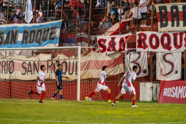 Guaraní se floreó en Villa Sarita y ya está en cuartos de final del Regional