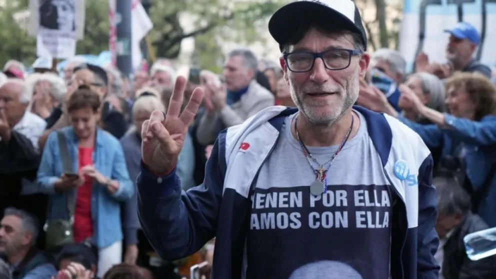 El padre Paco es reconocido por su compromiso social. 