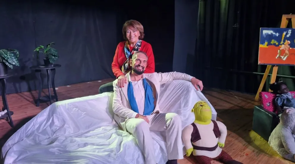 Claudia Marelli y Leo Guzmán interpretan esta obra con mucho humor y espacios para la reflexión. Fotos: Sala Mandové   