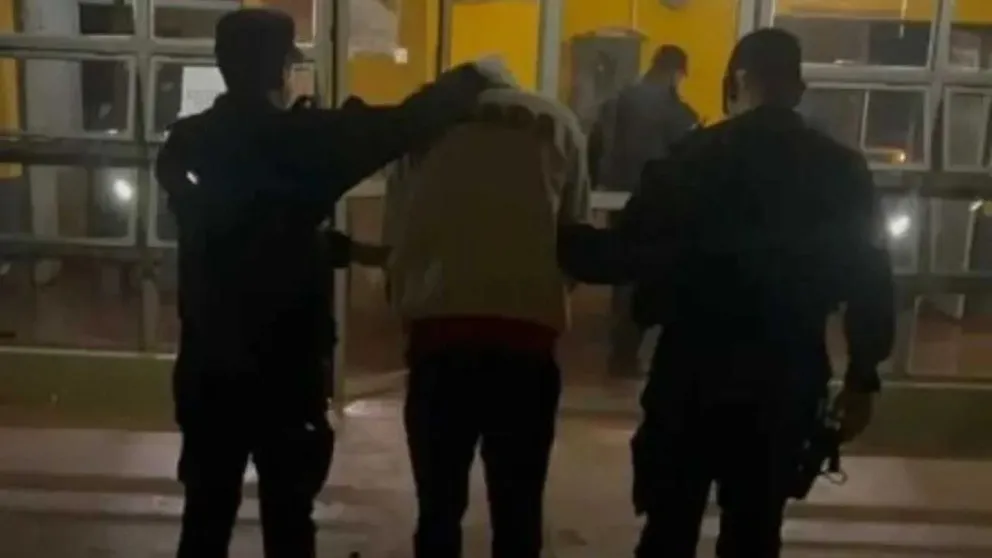El sospechoso se entregó voluntariamente a la Policía minutos después del ataque armado. Foto: Polmis