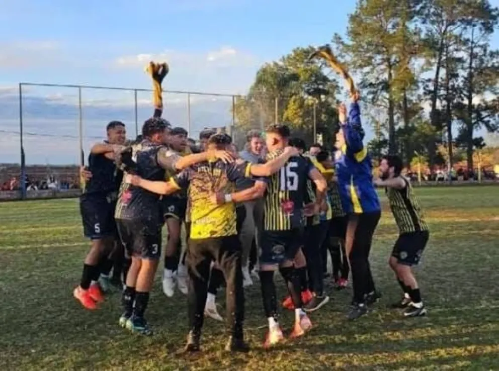 Atlético León de Puerto Leoni, vigente campeón de la Liga de Puerto Rico buscará el bicampeonato este sábado ante Timbó de Jardín América en la cancha Municipal de Capioví