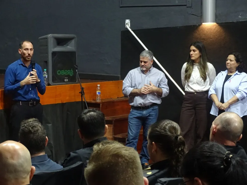 La presentación se realizó en el Cine Teatro Oberá. Foto: Luciano Ferreyra