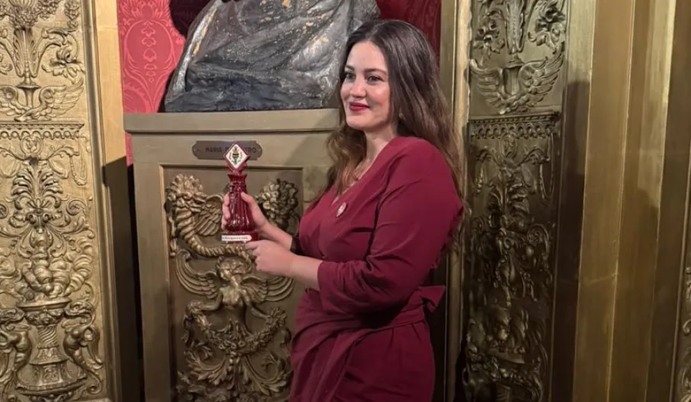 Flor Bobadilla Oliva conquistó el Premio María Guerrero como Actriz Revelación por su papel en la obra teatral musical  “Las Aventuras de la China Iron”. Fotos: Instagram   