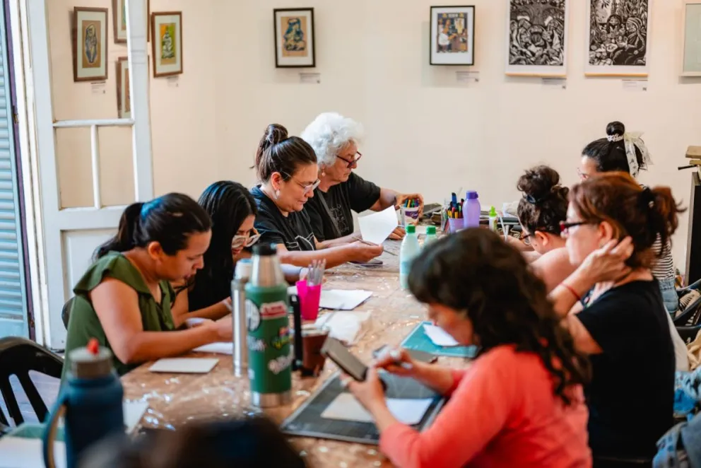 Muestra 'La huella que resiste', en el Museo Yaparí y un taller de acercamiento al grabado, disciplina artística de impresión múltiple mediante una matriz. Fotos: Gentileza Secretaría de Cultura 