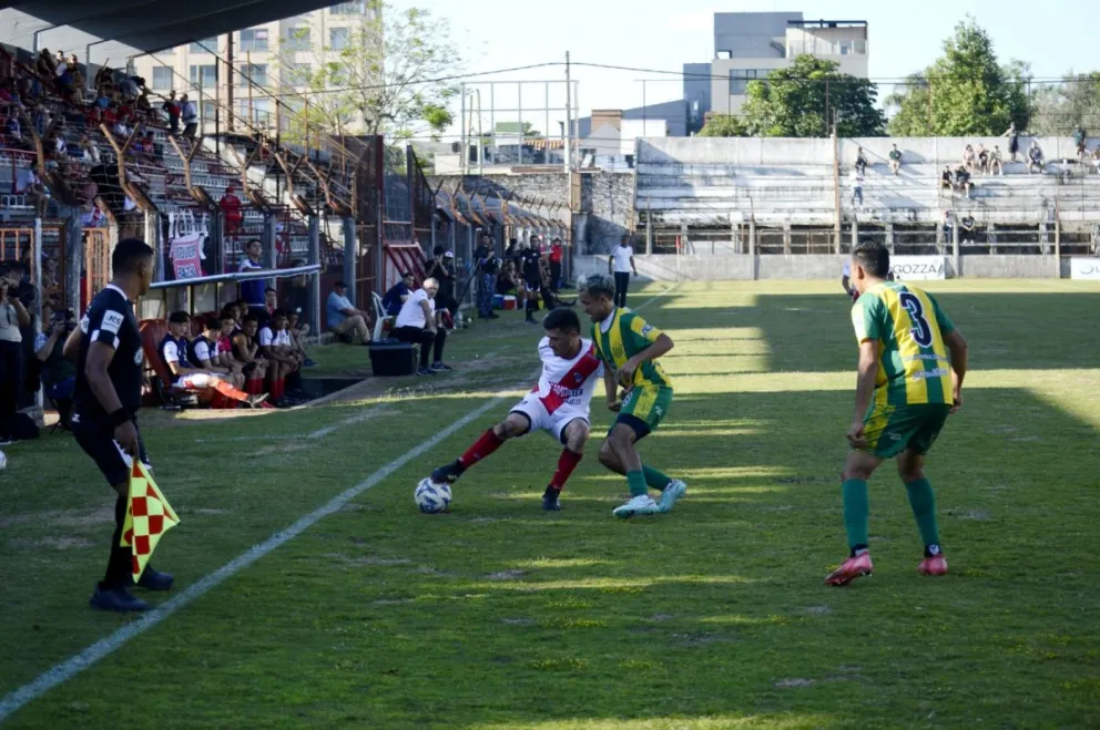 Guaraní no supo capitalizar en la red y quedó eliminado. //Fotos: Julián Grondona.